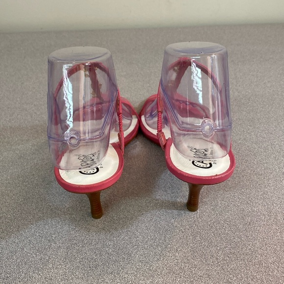 Carlos Santana - hot pink heels with metal flowers. Size 8 - Picture 4 of 10